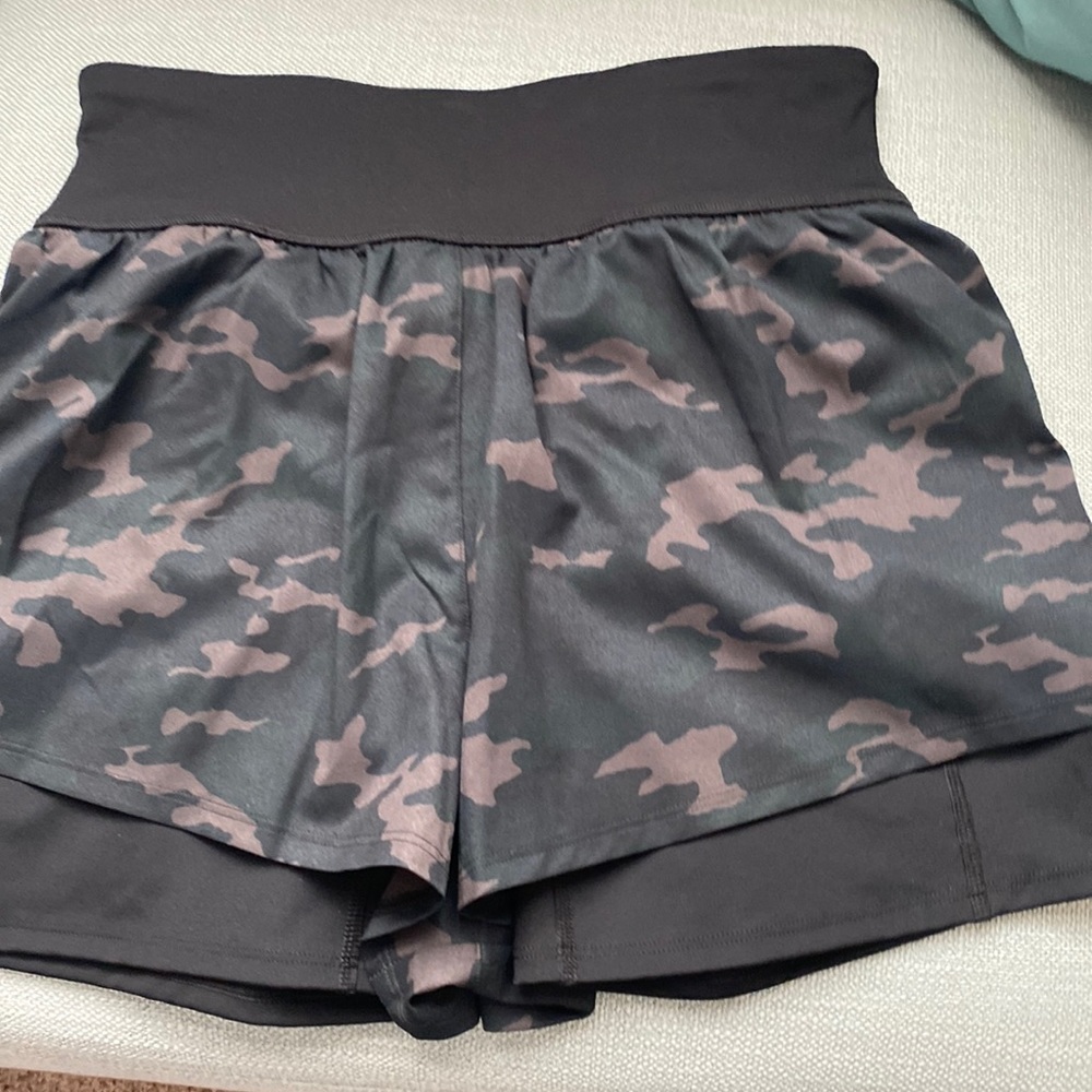 Spanx size medium Get Moving black camo shorts